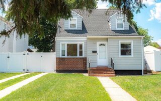 11 Belmont Pkwy, Hempstead, NY 11550