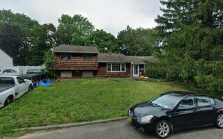 11 Berry Ln, Centereach, NY 11720
