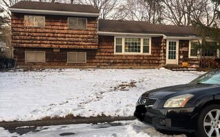 11 Berry Ln, Centereach, NY 11720