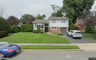 11 Beth Ln, Plainview, NY 11803