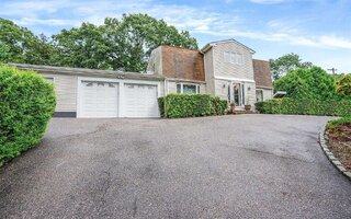 11 Calvert Ave, Ronkonkoma, NY 11779