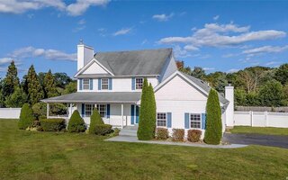 11 Christina Ln, Middle Island, NY 11953