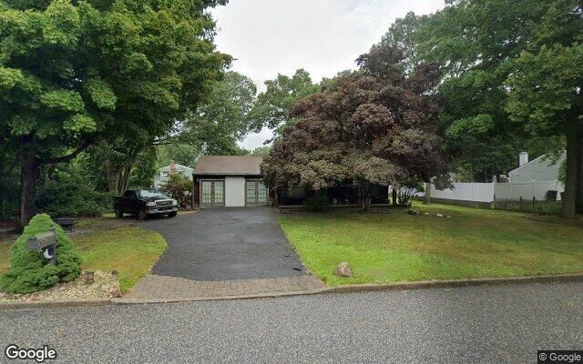 11 Fairwood Ln, Coram, NY 11727