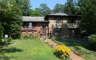 11 Floyd Ln, Commack, NY 11725