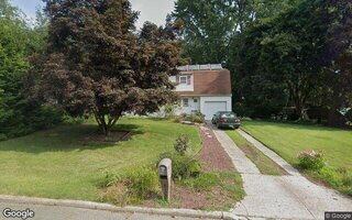 11 Hollingwood Dr, Coram, NY 11727
