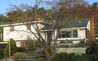 11 Lee Dr, Farmingdale, NY 11735