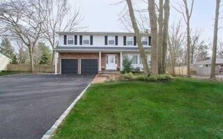 11 Links Rd, Smithtown, NY 11787