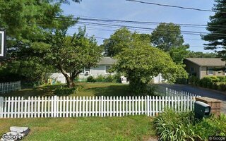 11 Loughlin Dr, Shirley, NY 11967