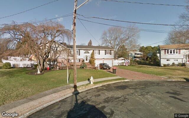 11 Mel Ct, Bay Shore, NY 11706