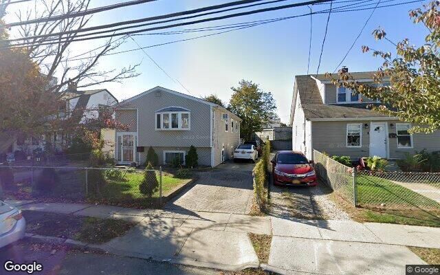 11 Mount Ave, Freeport, NY 11520