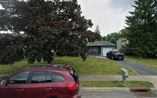 11 Placid Ct, Holbrook, NY 11741