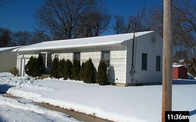 11 Robin Ct, Freeport, NY 11520