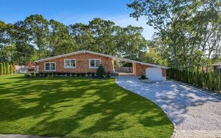 11 Rolling Hill Rd, Hampton Bays, NY 11946