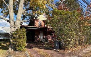 11 S Clinton Ave, Bay Shore, NY 11706
