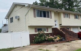 11 Van Cott Rd, North Babylon, NY 11703