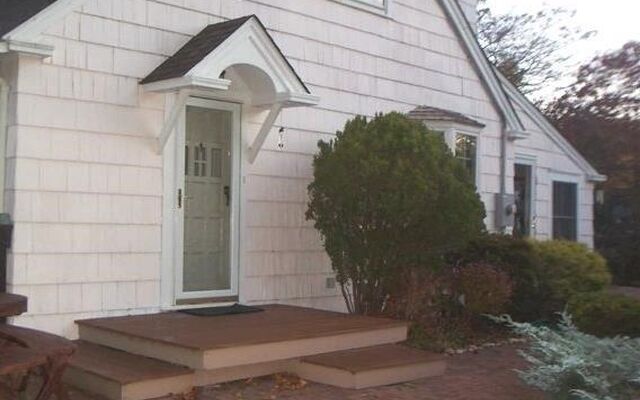11 Wilmot Rd, Port Jefferson, NY 11777