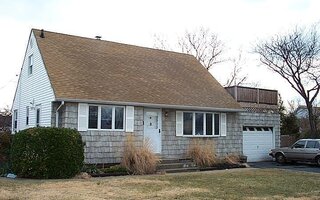 11 Woodcrest Rd, Hicksville, NY 11801