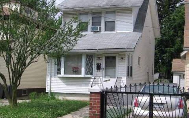 110-10 195th St, Saint Albans, NY 11412