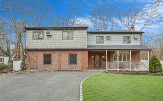 110 Grand Blvd, Islip, NY 11751