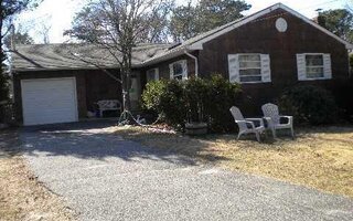 110 Lakeview Dr, Patchogue, NY 11772