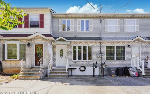 110 Pearsall St, Staten Island, NY 10305 (Porch)