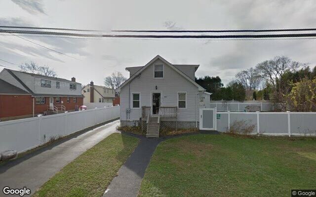 111 44th St, Lindenhurst, NY 11757