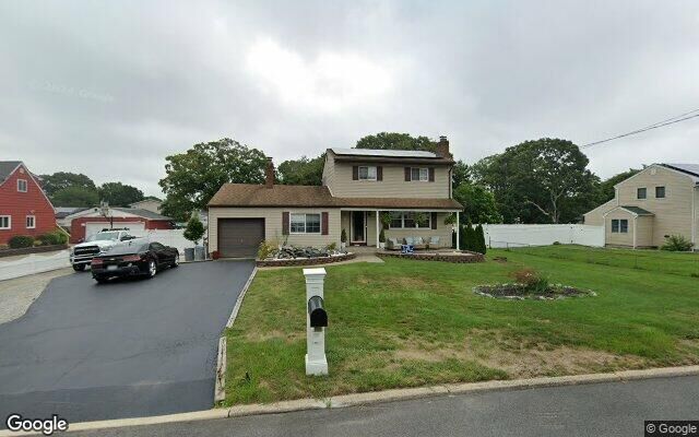 111 Hammond Rd, Centereach, NY 11720