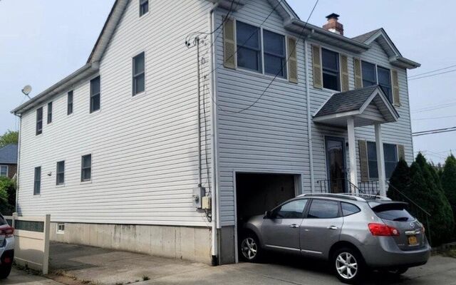1113 5th Ave, New Hyde Park, NY 11040 (House View)