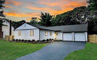 112 Hounslow Rd, Shirley, NY 11967
