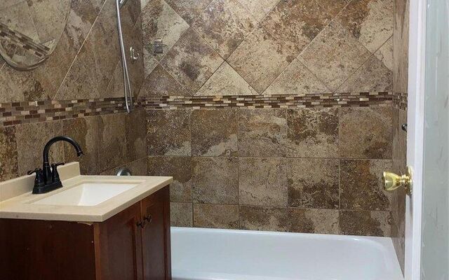 1134 Rosedale Ave, Bronx, NY 10472 (Bathroom)