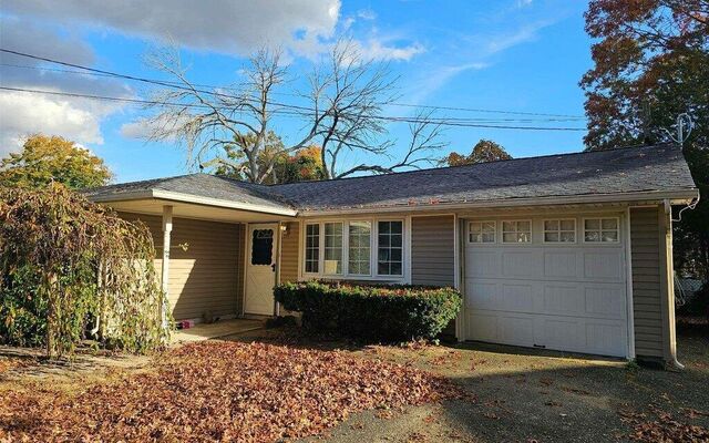 114 Granny Rd, Farmingville, NY 11738 (House View)