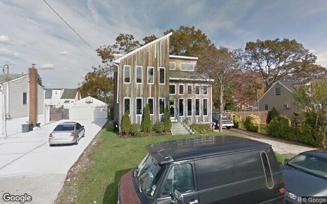 114 N Hamilton Ave, Lindenhurst, NY 11757