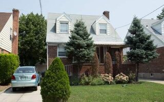 115-17 237th St, Elmont, NY 11003