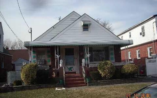 115-38 238th St, Elmont, NY 11003