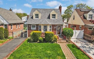 115-43 237th St, Elmont, NY 11003