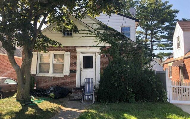 115-62 238th St, Elmont, NY 11003