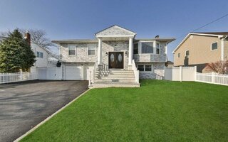 115 Beverly Rd, Massapequa, NY 11758