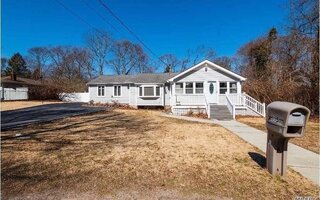 115 Coventry Ave, Mastic, NY 11950