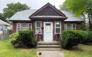 115 N Park Ave, Bay Shore, NY 11706