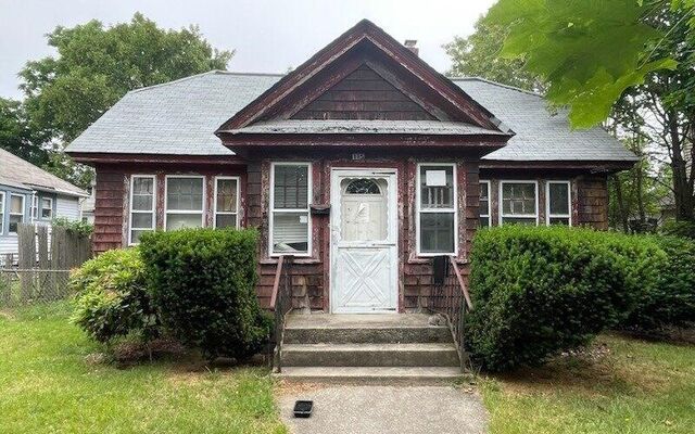 115 N Park Ave, Bay Shore, NY 11706 (Front)