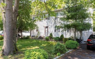 115 Norfleet Ln, Coram, NY 11727