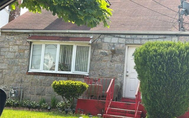 116-19 240th St, Elmont, NY 11003 (House View)