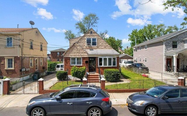 116-38 194th St, Saint Albans, NY 11412 (House View)
