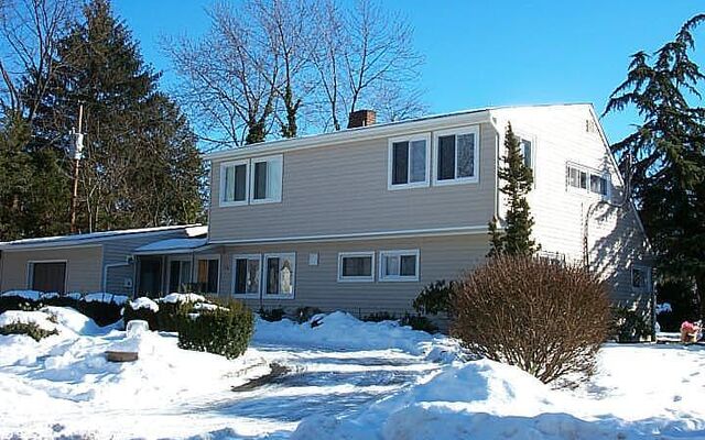 116 Page Ln, Westbury, NY 11590