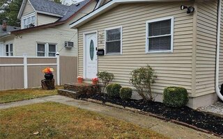 116 Smith St, Amityville, NY 11701