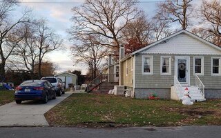 116 Texas St, Lindenhurst, NY 11757