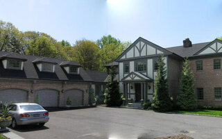 117 Centre Island Rd, Oyster Bay, NY 11771