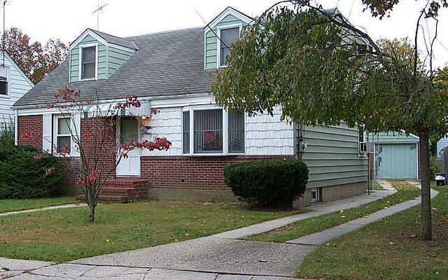 1172 Warwick St, Uniondale, NY 11553