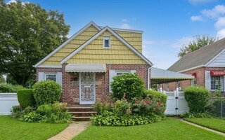 118-01 227th St, Cambria Heights, NY 11411