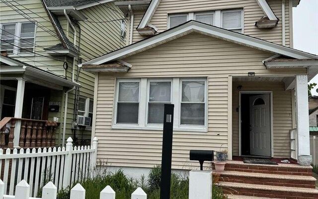 118-17 197th St, Saint Albans, NY 11412 (Porch)